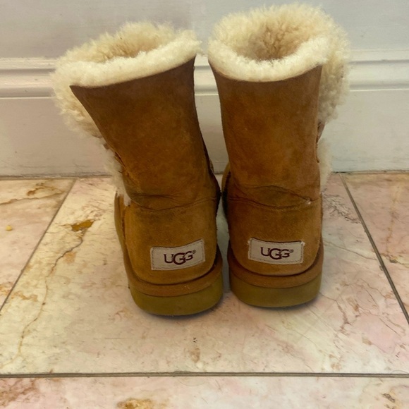 UGG Other - UGG Bailey button boots